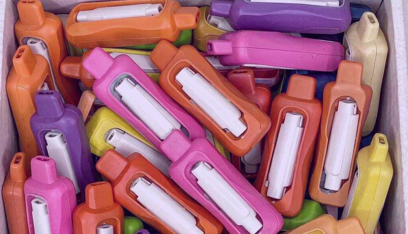 Kenya Tourist Gift Portable Vape packaging detail